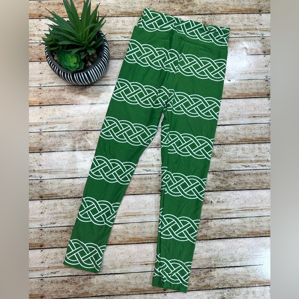 Green and White Celtic Print Kids Leggings (S/M LuLaRoe LLR 2-8)
st Patrick’s